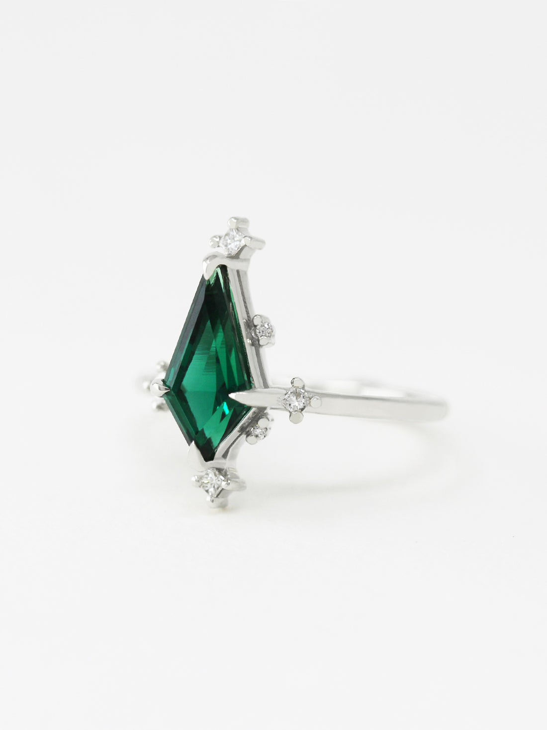 Maeve Ring (Emerald)