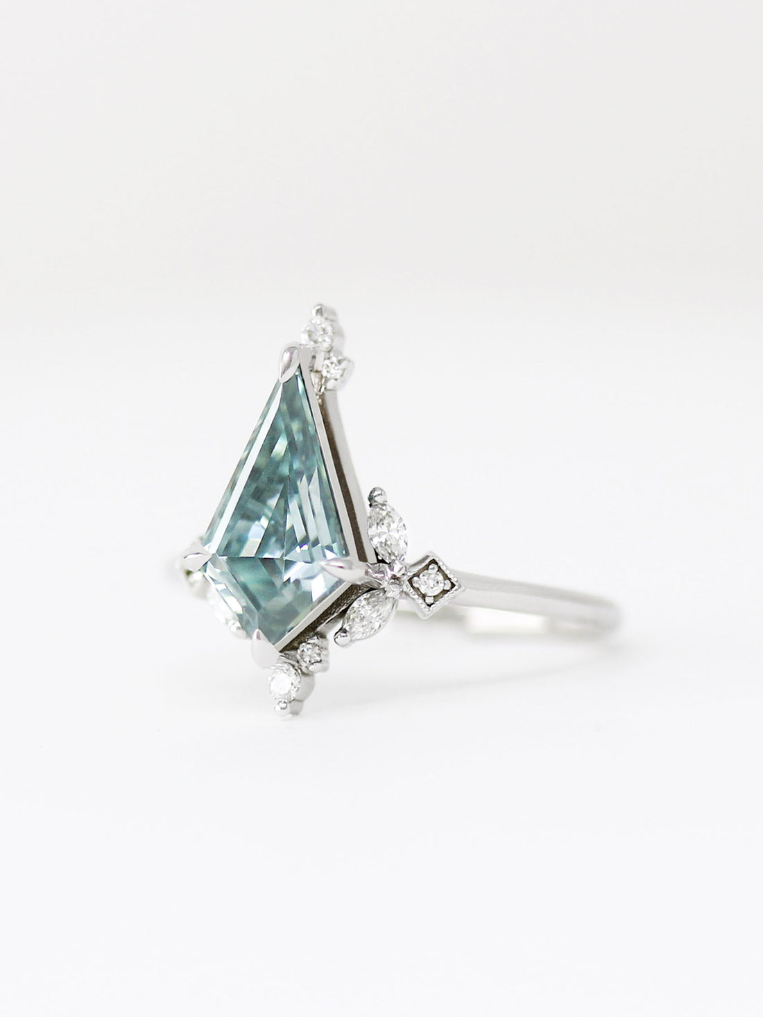 [Ready-to-Ship] Clementine Ring & Band (Green Moissanite)