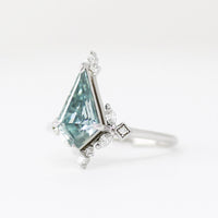 [Ready-to-Ship] Clementine Ring & Band (Green Moissanite)