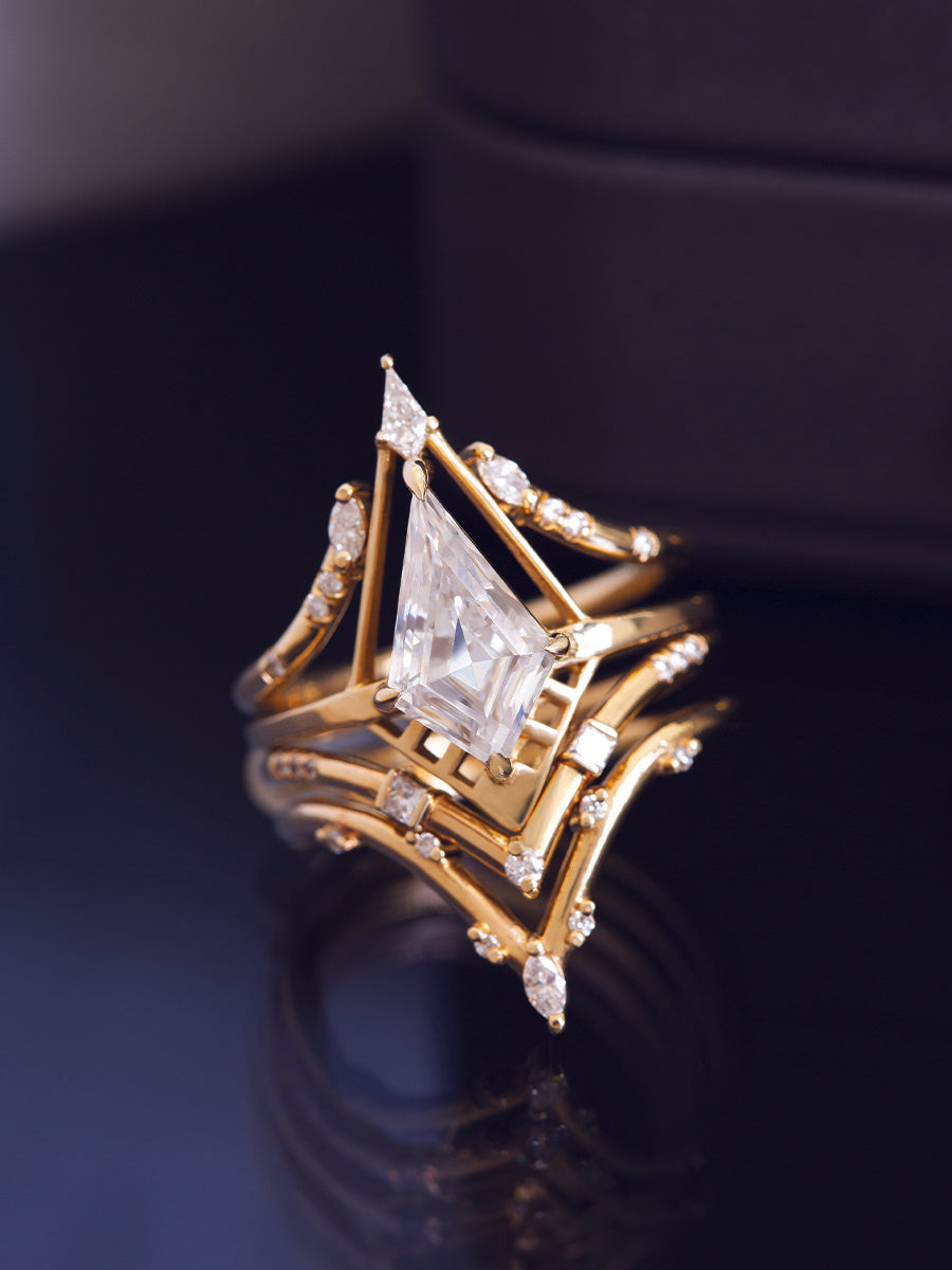Atria Ring (Moissanite)