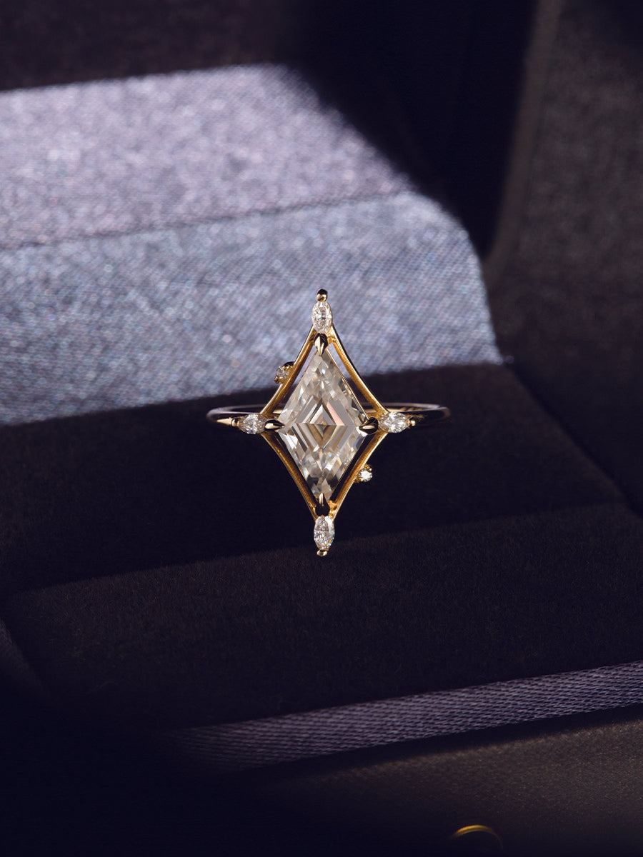 Dakota Ring (Moissanite)