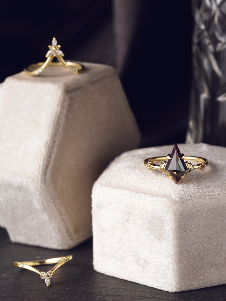 Kite Doric Ring (Alexandrite)
