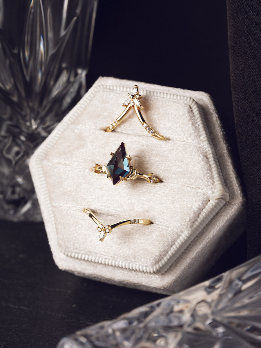 Kite Doric Ring (Alexandrite)