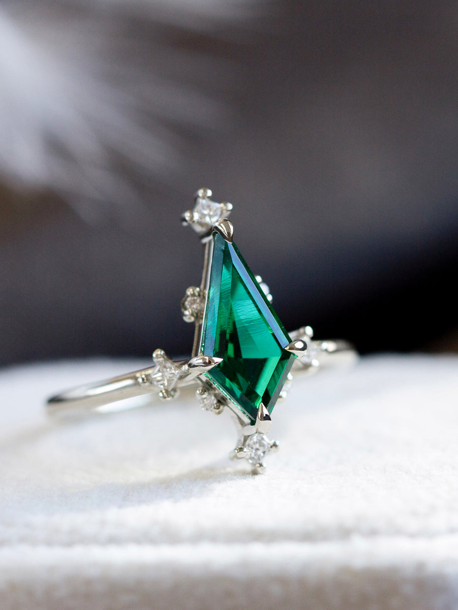 Maeve Ring (Emerald)