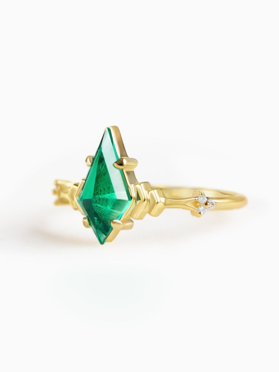 Kite Doric Ring (Emerald)