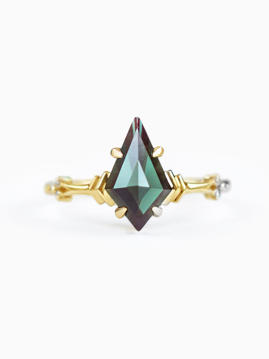 Kite Doric Ring (Alexandrite)