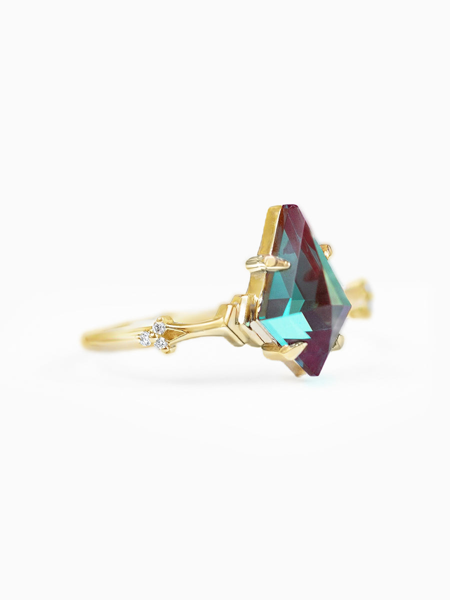 Kite Doric Ring (Alexandrite)