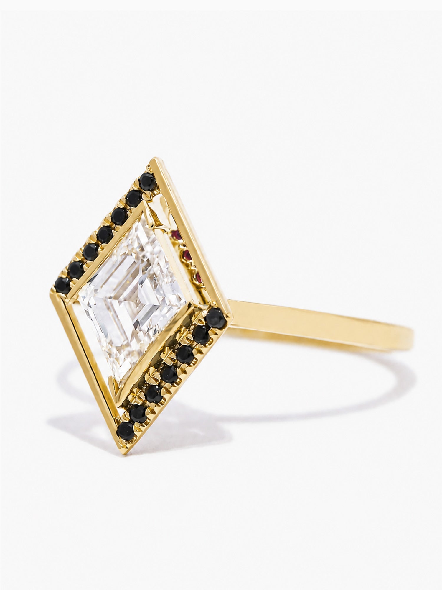 Nyx Ring (White Diamond) - HIDDENSPACE