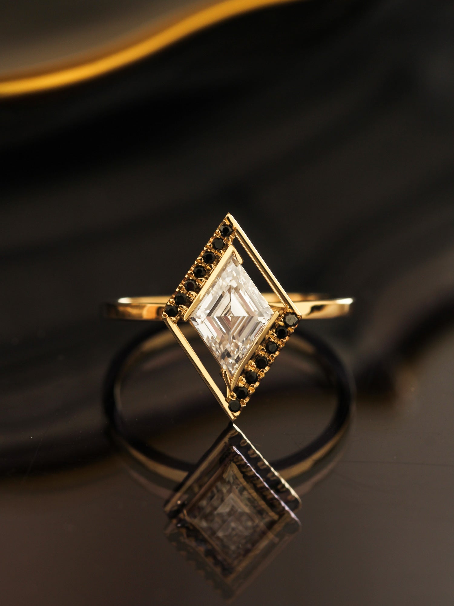 Nyx Ring (White Diamond) - HIDDENSPACE