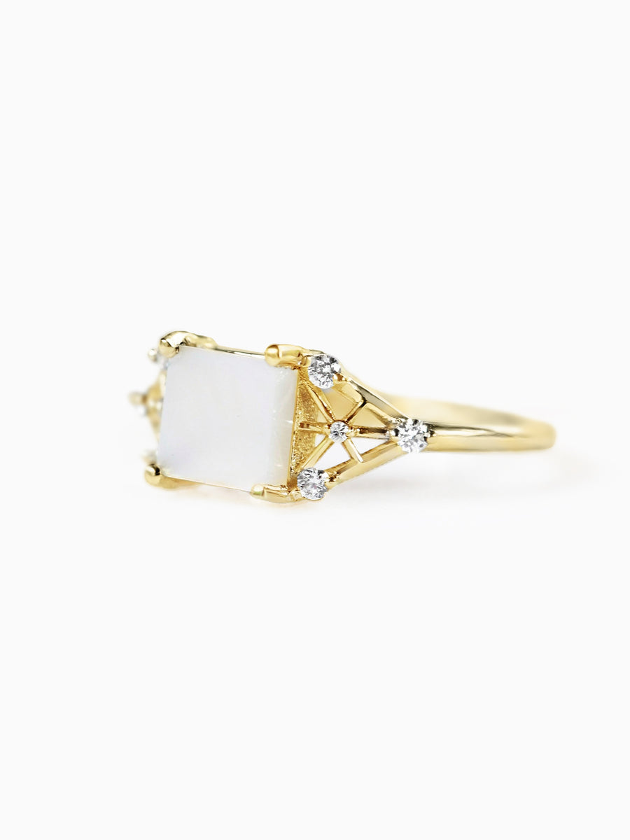 Pearl Daisy Ring