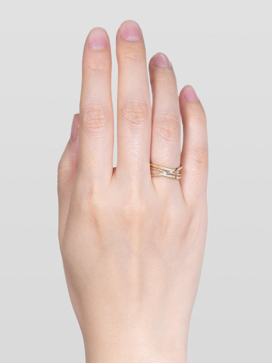 hiddenspace-jewelry-statement-ring-14k-gold-zoe-hand-1