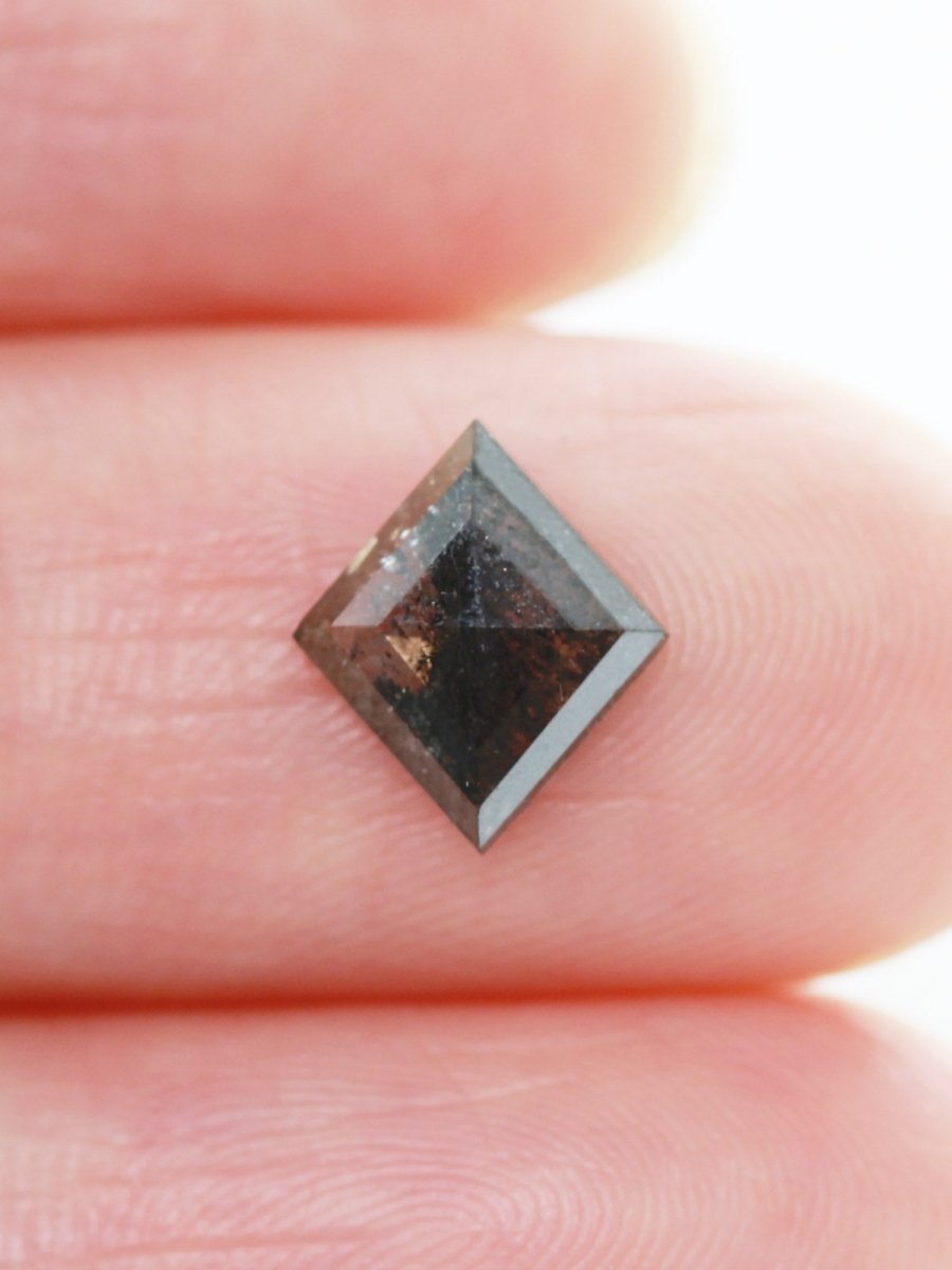 1,14 CT Salt and Pepper Kite Inventory SKU SPKite-51