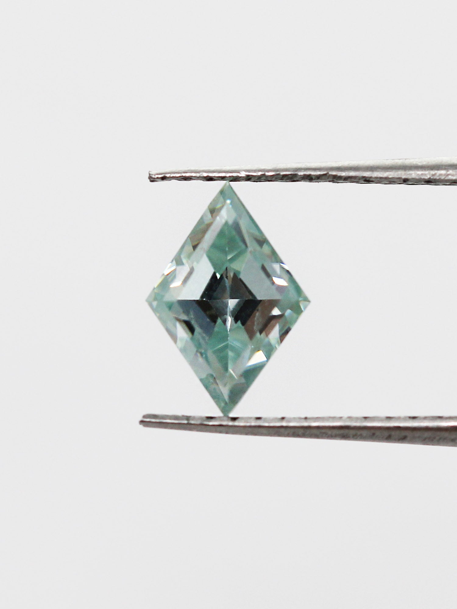 Inventaire de moissanite vert clair 1,06 CT SKU MSKITE-12