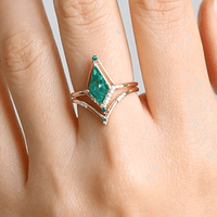 hiddenspace-engagement-ring-emerald-lucyring-diamond-proposal2