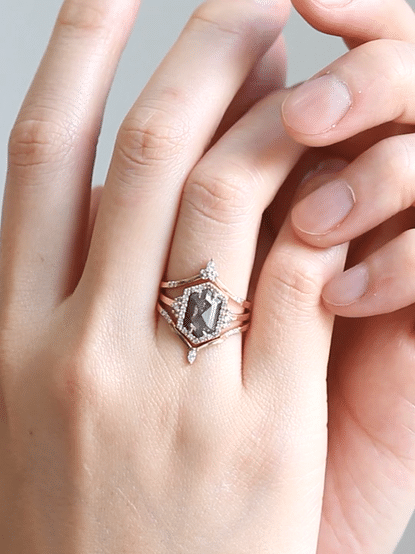 Hexagon Halo Ring – Salt Pepper Vintage Elegance HIDDENSPACE