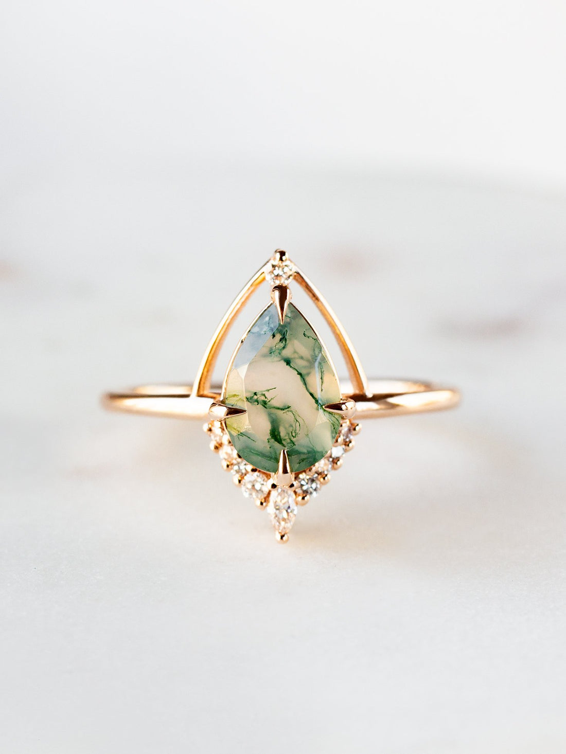 hiddenspace-engagement-ring-moss-agate-eliana-ring-minimalism-art-deco-fine-jewelry-1