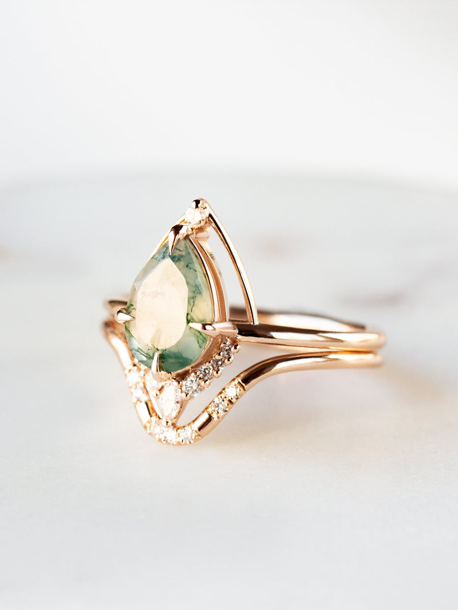 hiddenspace-engagement-ring-moss-agate-eliana-ring-minimalism-art-deco-fine-jewelry-9