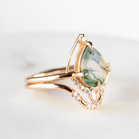hiddenspace-engagement-ring-moss-agate-eliana-ring-minimalism-art-deco-fine-jewelry-10