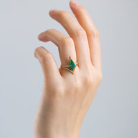 hiddenspace-engagement-ring-emerald-dawn-ring-proposal-unique-finejewelry3