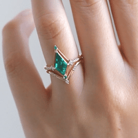 hiddenspace-engagement-ring-emerald-dawn-ring-proposal-unique-finejewelry2