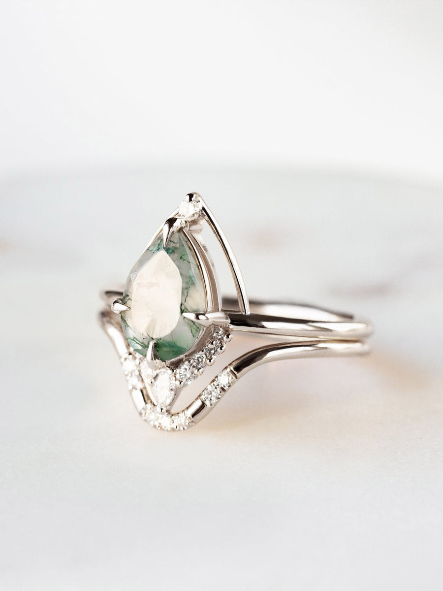 hiddenspace-engagement-ring-moss-agate-eliana-ring-minimalism-art-deco-fine-jewelry-7