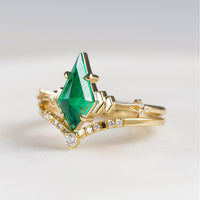 hiddenspace-engagementring-emerald-kitedoric-ring-proposal-ring8