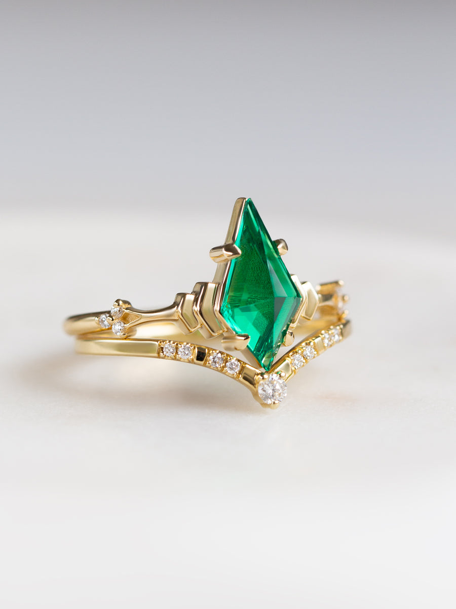 hiddenspace-engagementring-emerald-kitedoric-ring-proposal-ring9
