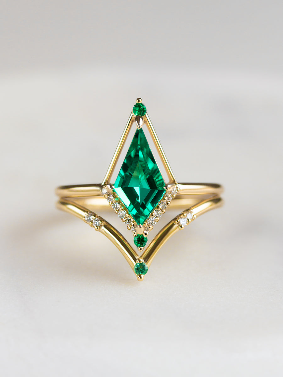 Lucy Ring (Emerald) – HIDDENSPACE