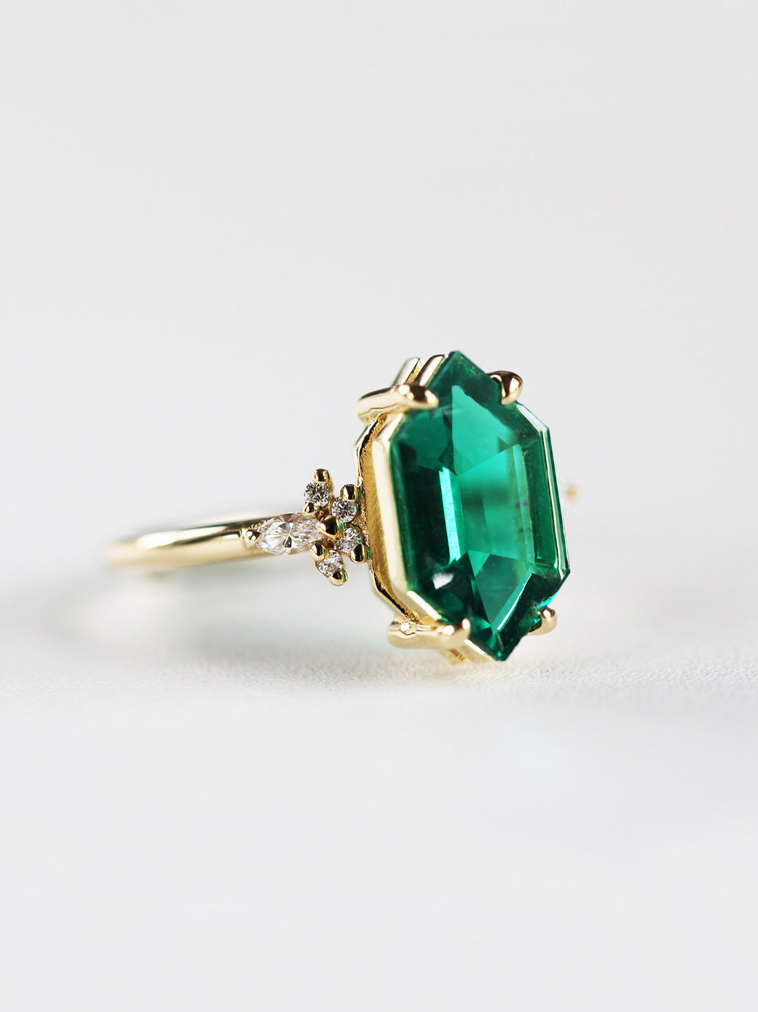 hiddenspace-engagement-ring-lillie-emerald-proposal-ring4