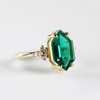 hiddenspace-engagement-ring-lillie-emerald-proposal-ring4