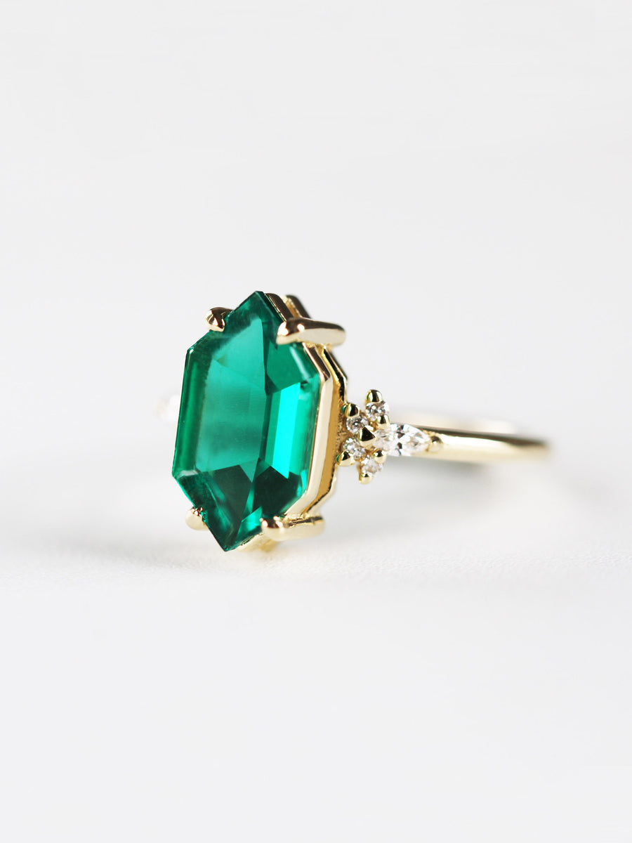 hiddenspace-engagement-ring-lillie-emerald-proposal-ring5