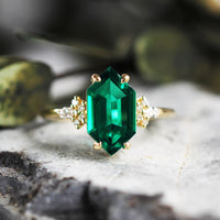 hiddenspace-engagement-ring-lillie-emerald-proposal-ring9