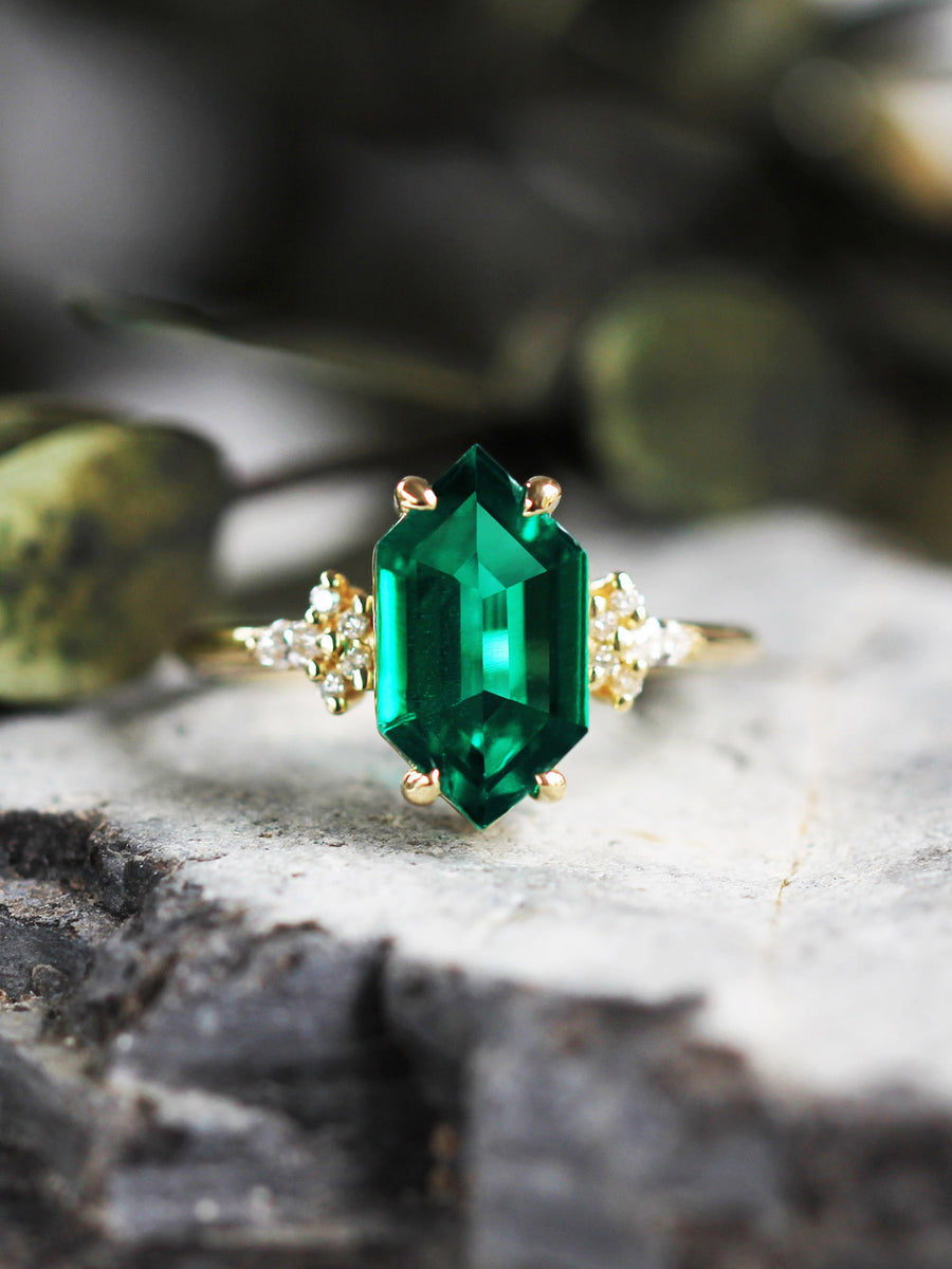 hiddenspace-engagement-ring-lillie-emerald-proposal-ring9