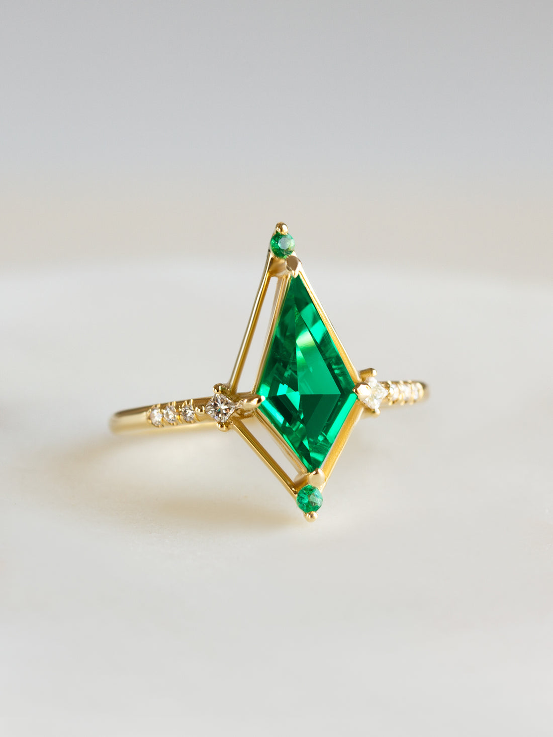 Dawn Ring (Emerald) – HIDDENSPACE