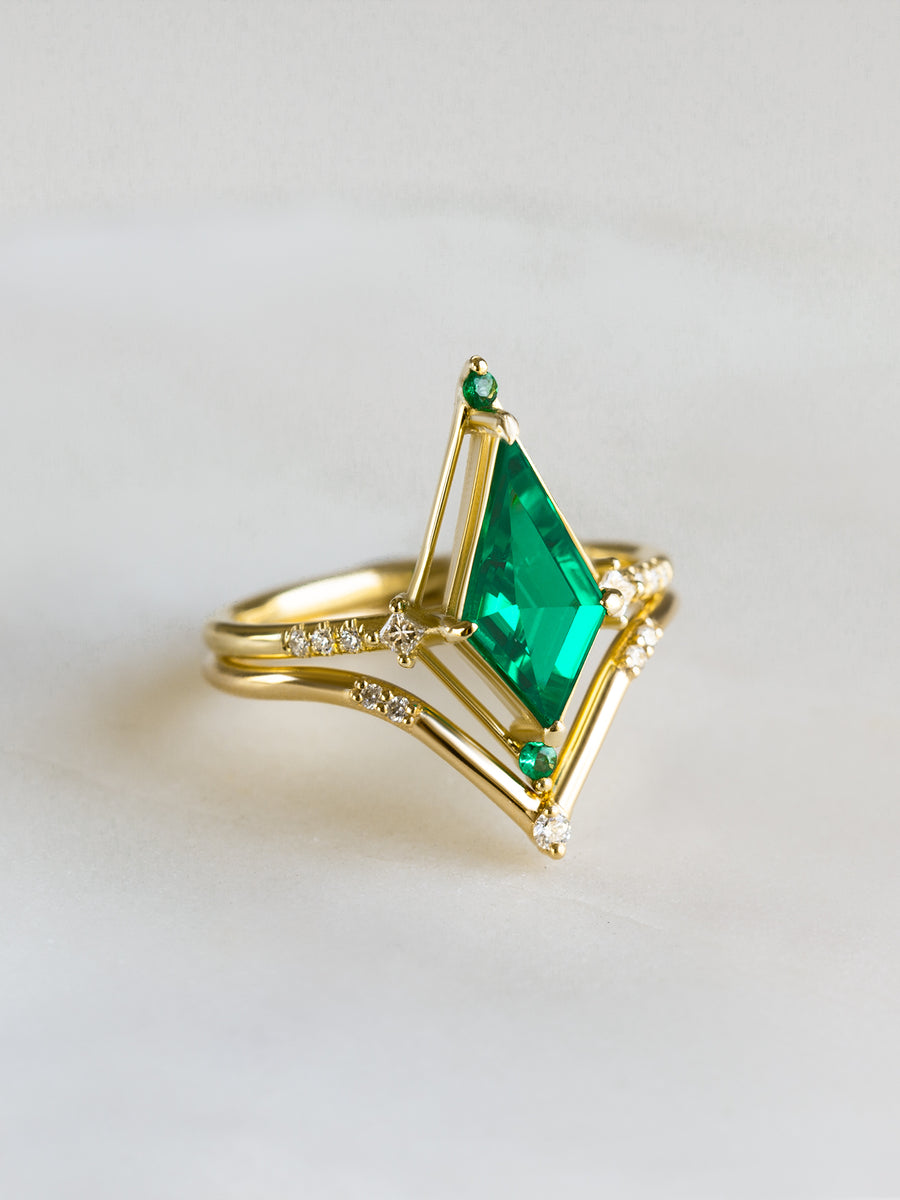 Dawn Ring (Emerald) – HIDDENSPACE