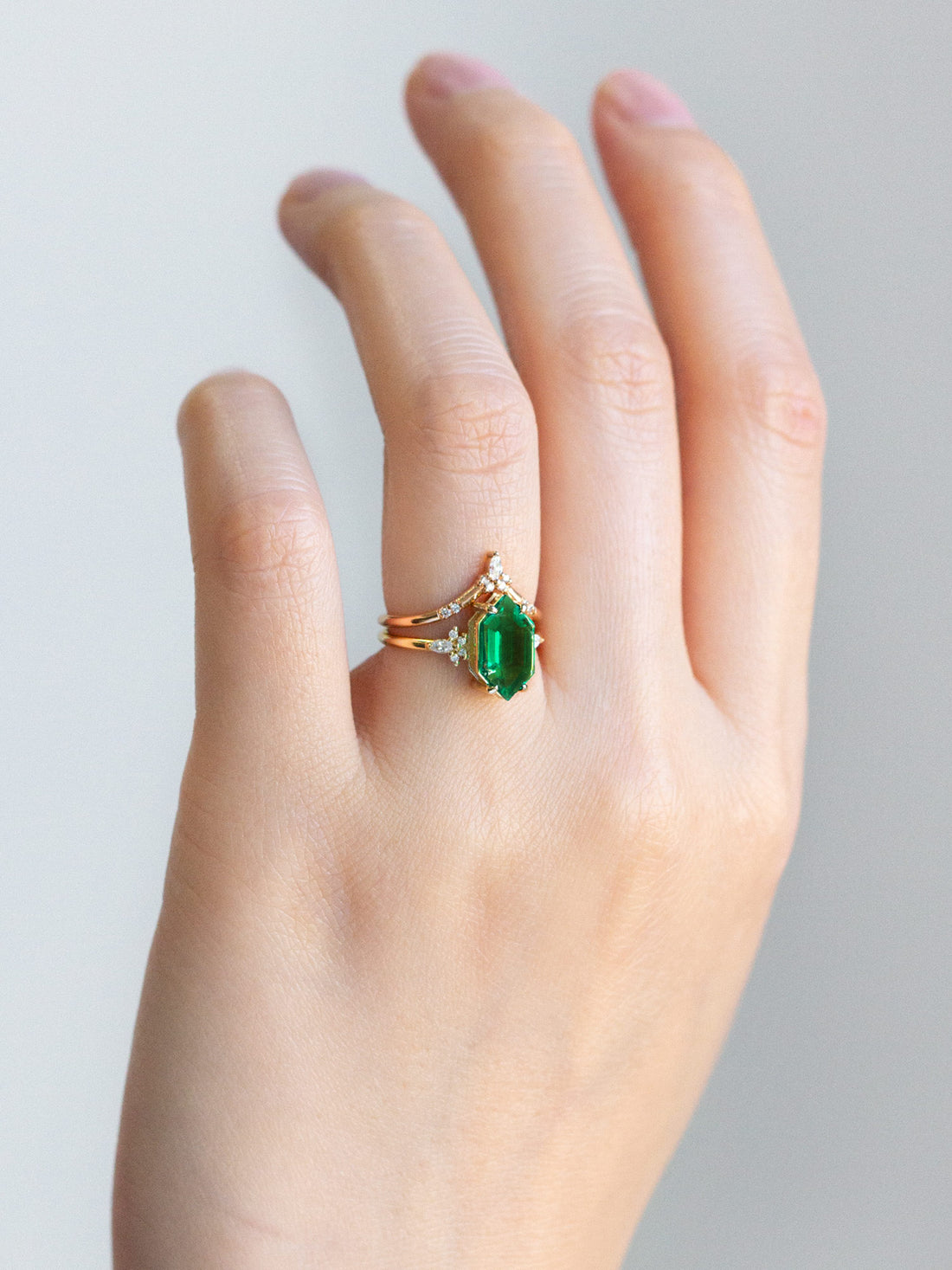 hiddenspace-engagement-ring-lillie-emerald-proposal-ring3