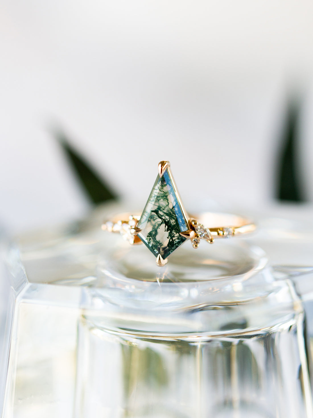 hiddenspace-engagement-ring-mossagate-mikaela-proposal-unique-artdeco-finejewelry-7