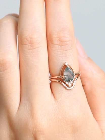 hiddenspace-engagement-ring-moss-agate-eliana-ring-minimalism-art-deco-fine-jewelry-1