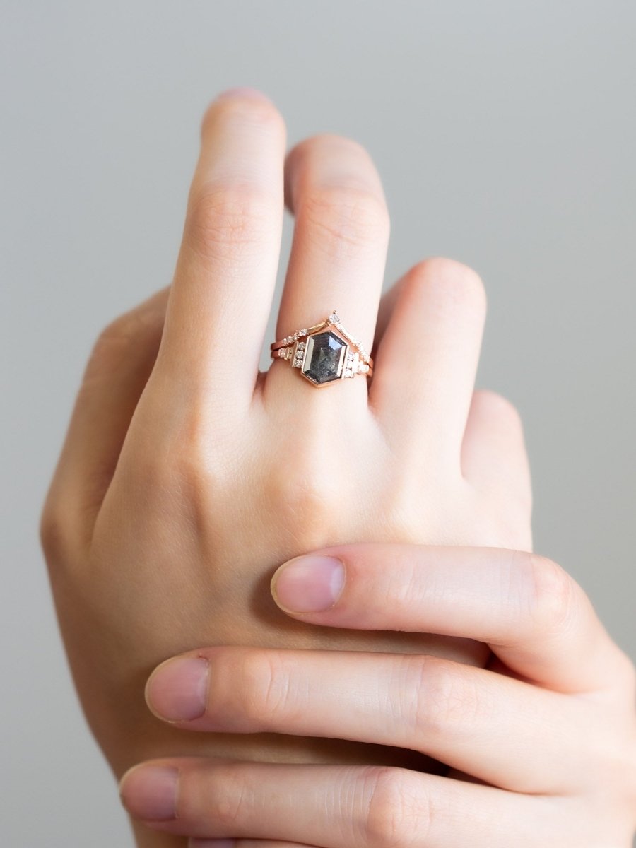 engagementring-saltandpepperdiamond-delcyring-hand2