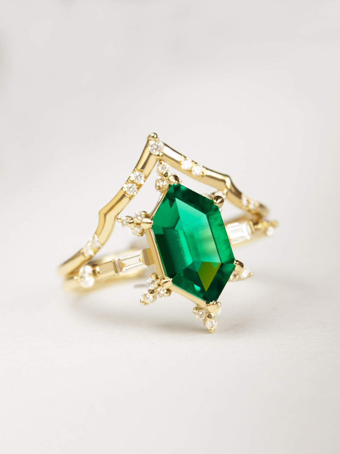 hiddenspace-engagement-queen-of-ice-emerald-14k-yellow-ring-list-ft-product_03