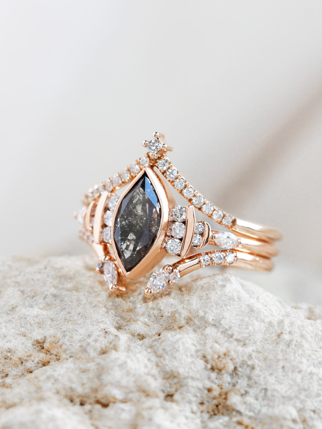 hiddenspace-engagement-rings-marquise-delcy-14k-concept_1