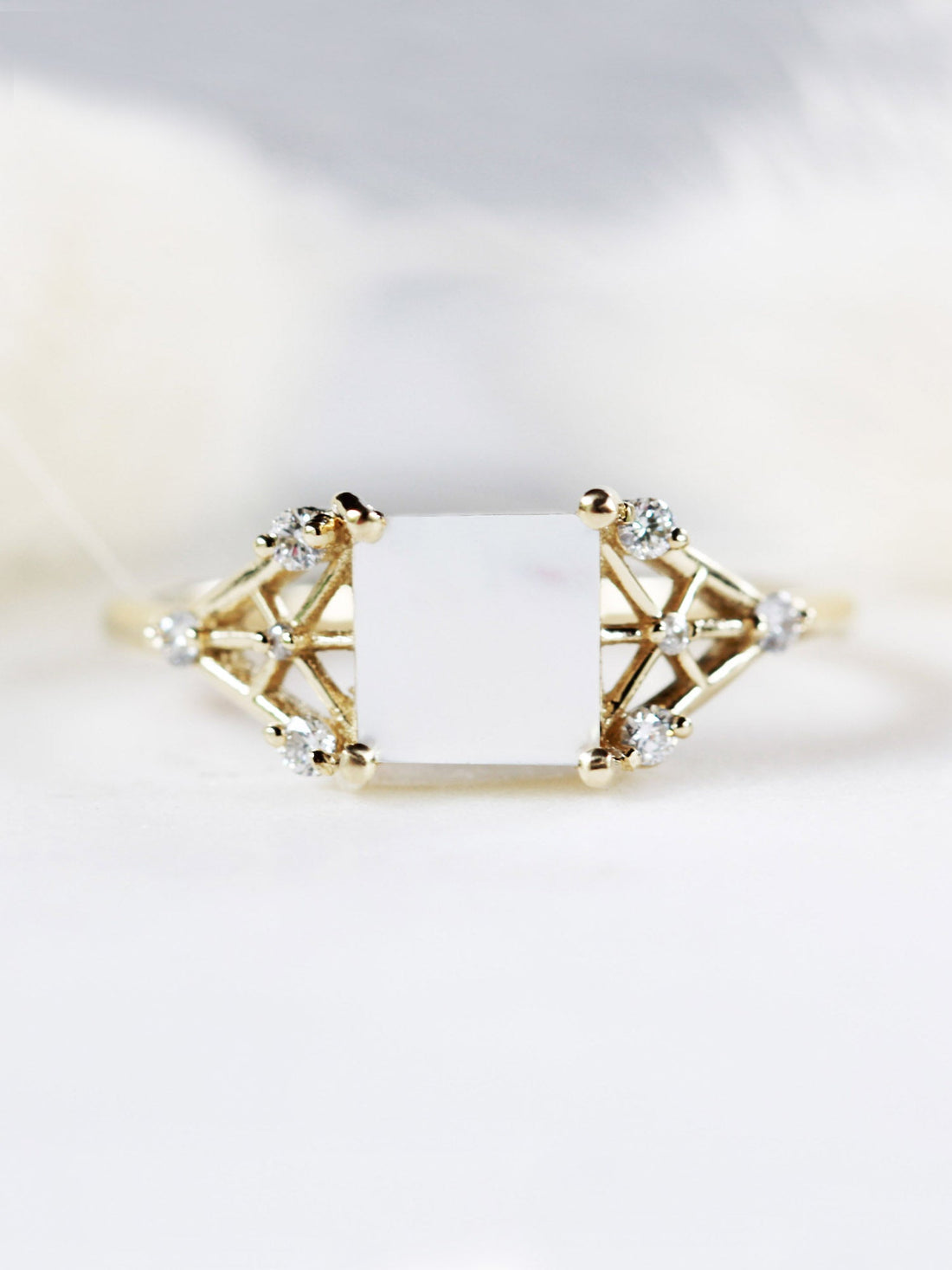 hiddenspace-engagement-rings-pearl-daisy-square-pearl-14k-front