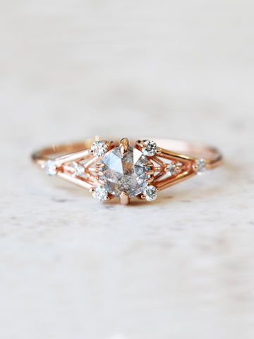 hiddenspace-engagement-rings-round-star-salt-and-pepper-diamond-14k-front