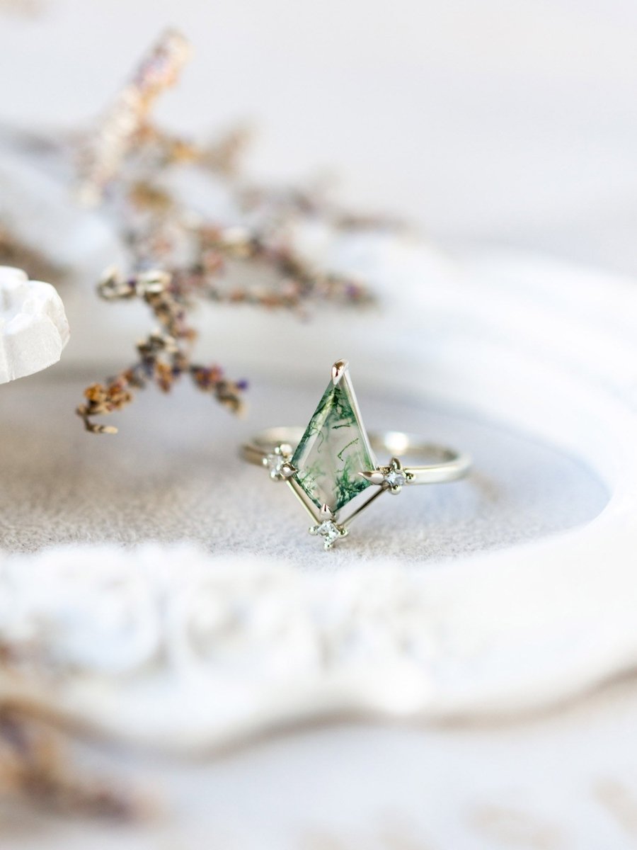 hiddenspace-engagement-rings-skylar-moss-agate-14k-concept_1