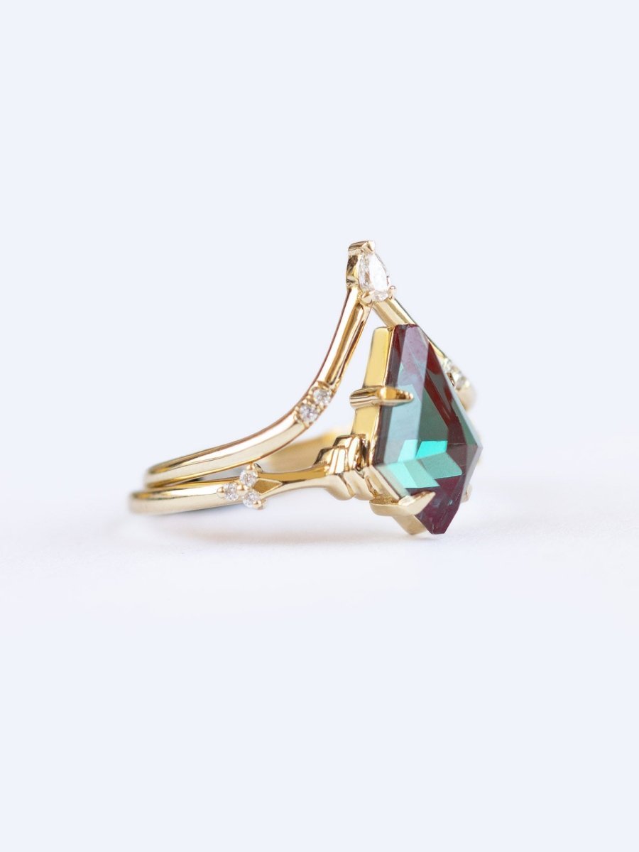 unique-alexandrite-engagement-ring-minimal-kite-doric_6
