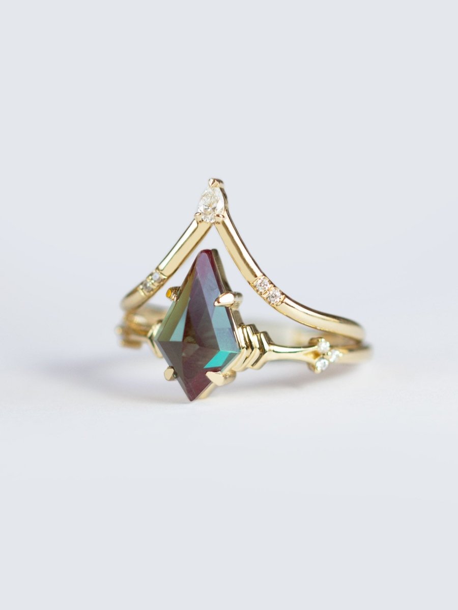 unique-alexandrite-engagement-ring-minimal-kite-doric_5