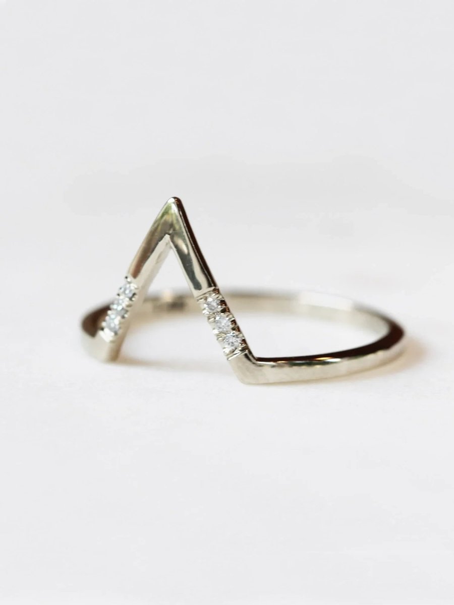 hiddenspace jewelry fine jewelry los angeles art deco design architectural fine jewelry wedding band stacking rings stackable band 14k gold ring diamond ring unique fine jewelry KITE HALO BAND