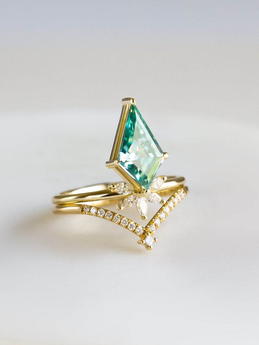 hiddenspace-engagementring-green-moissanite-meraki-proposal-ring9