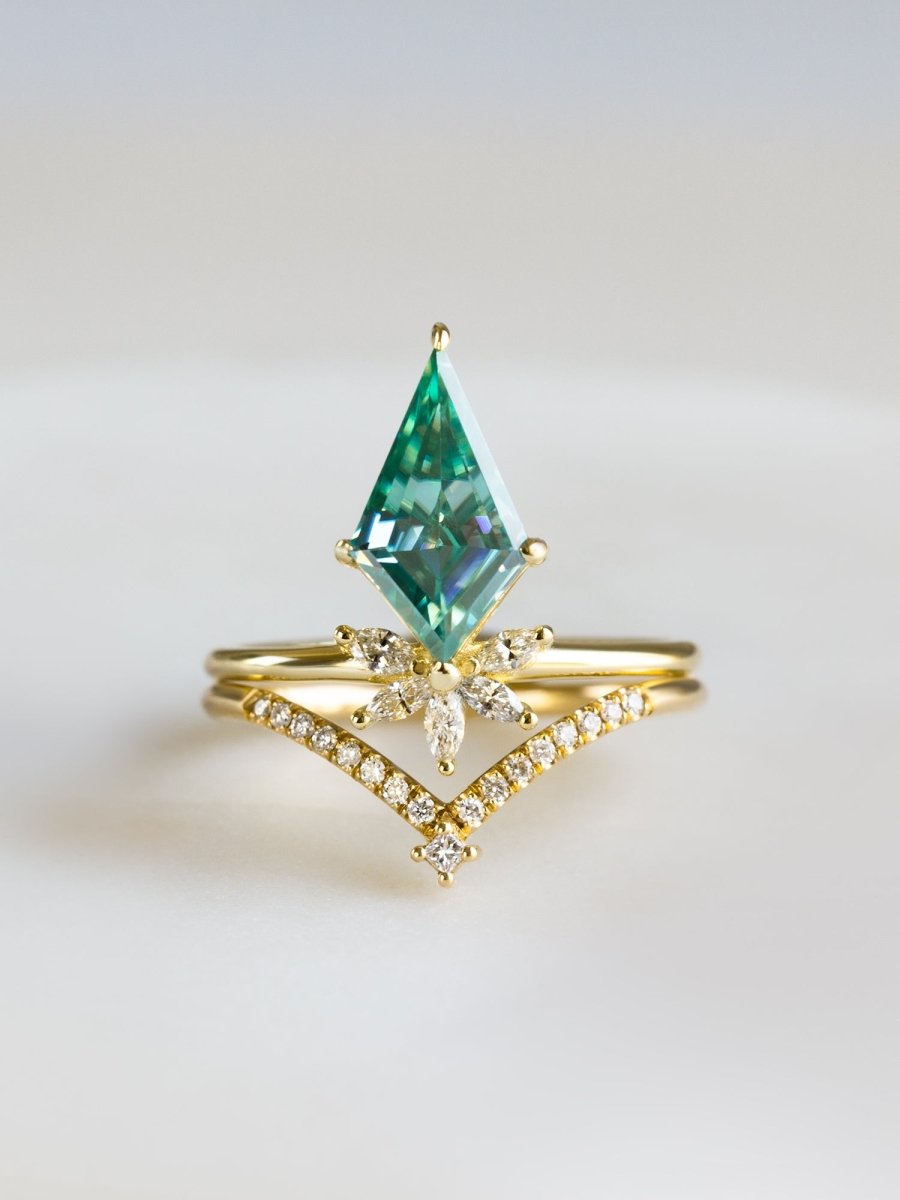 hiddenspace-engagementring-green-moissanite-meraki-proposal-ring7