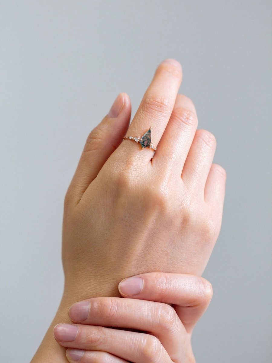 hiddenspace-engagement-ring-mossagate-mikaela-proposal-unique-artdeco-finejewelry-3